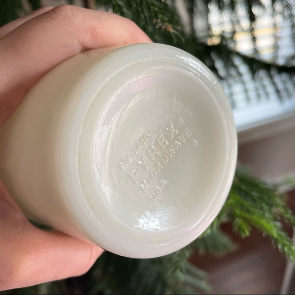 Vintage Pyrex Butterfly Gold Mugs - Set of 4 - Picture 4 of 8